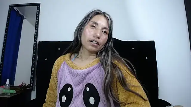 Snapshot of sweet_skylove_ chatting on 05.11.26 sweet skylove online show from 05.11.26