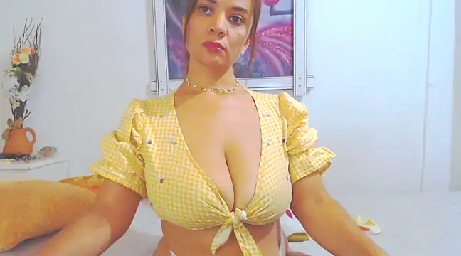 Snapshot of SoniaGresson chatting on 03.08.25 SoniaGresson online show from 03.08.25