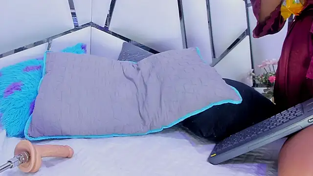  aurora18  online show from 03.13.25