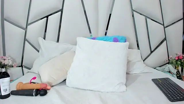  aurora18  online show from 09.30.25