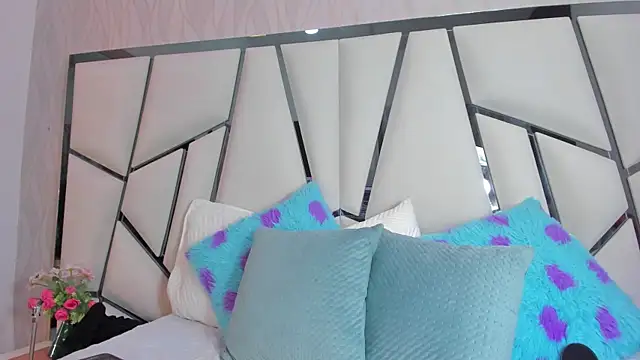  aurora18  online show from 04.15.26