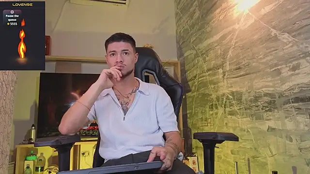 Snapshot of EdwardRoss_ chatting on 06.12.26 EdwardRoss online show from 06.12.26
