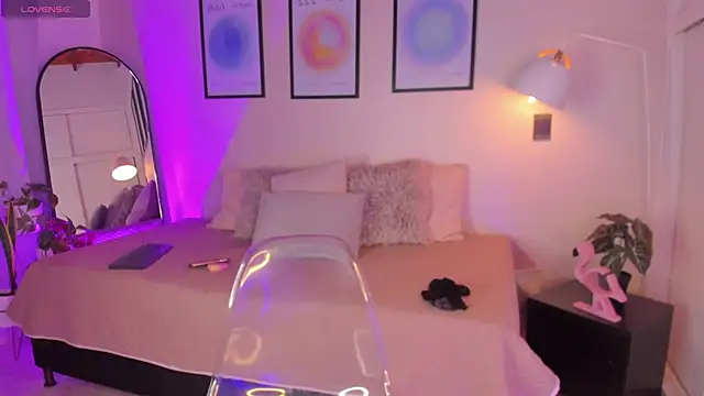 Arianabromw online show from 04.13.26