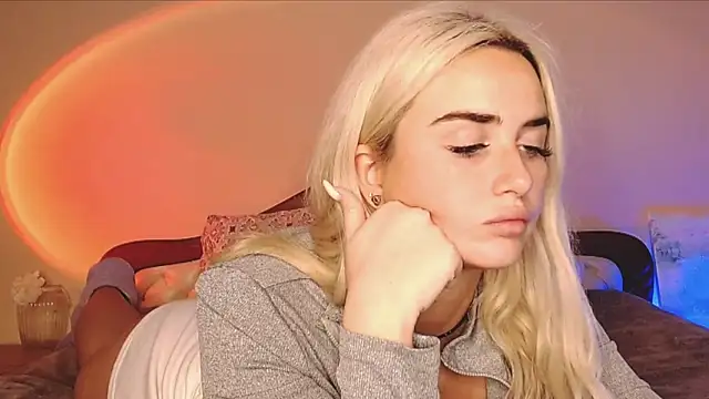 Snapshot of HaileyRosen chatting on 01.14.25 HaileyRosen online show from 01.14.25