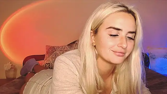 Snapshot of HaileyRosen chatting on 01.16.25 HaileyRosen online show from 01.16.25