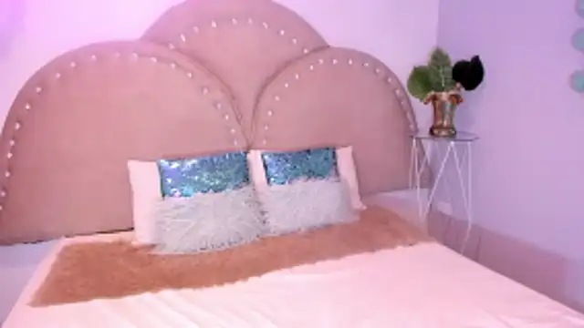 Miia Thompsonn online show from 03.23.26