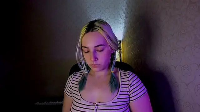 Snapshot of coraline_meow chatting on 12.05.24 coraline meow online show from 12.05.24