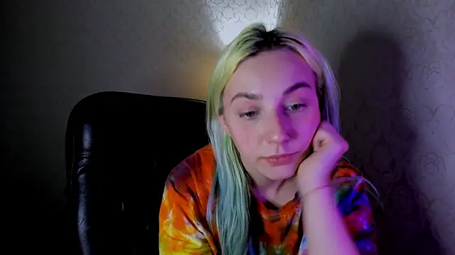 Snapshot of coraline_meow chatting on 12.13.24 coraline meow online show from 12.13.24