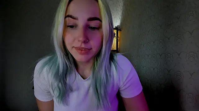 Snapshot of coraline_meow chatting on 12.18.24 coraline meow online show from 12.18.24