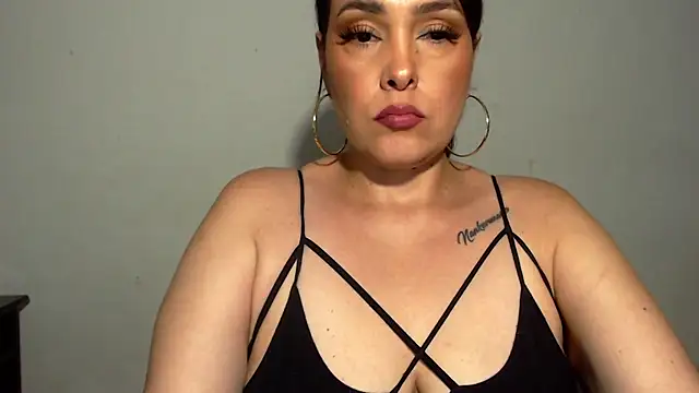 Snapshot of Miss_Agatha chatting on 10.11.25 Miss Agatha online show from 10.11.25