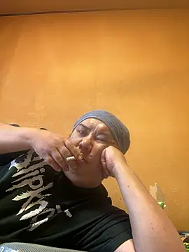 Snapshot of punk0805 chatting on 09.29.25 punk0805 online show from 09.29.25