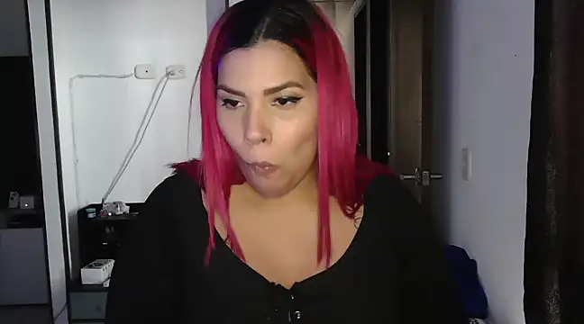 Snapshot of CarolinaRincon chatting on 01.31.25 CarolinaRincon online show from 01.31.25