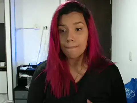 Snapshot of CarolinaRincon chatting on 02.14.25 CarolinaRincon online show from 02.14.25