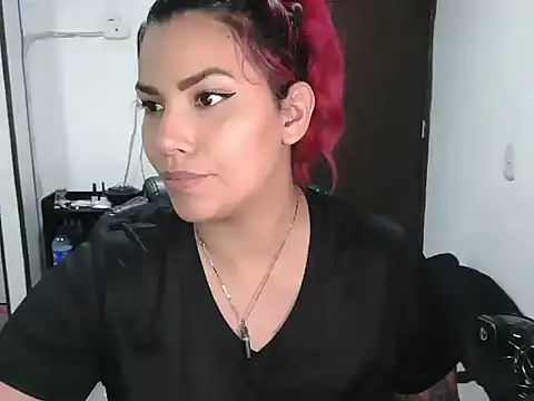 Snapshot of CarolinaRincon chatting on 02.23.25 CarolinaRincon online show from 02.23.25