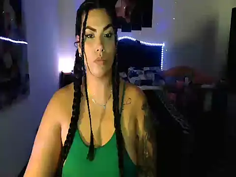 Snapshot of CarolinaRincon chatting on 09.18.25 CarolinaRincon online show from 09.18.25