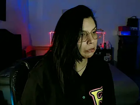 Snapshot of CarolinaRincon chatting on 11.06.25 CarolinaRincon online show from 11.06.25