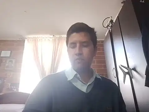 Snapshot of greeneyes999999999999 chatting on 10.15.25 greeneyes999999999999 online show from 10.15.25