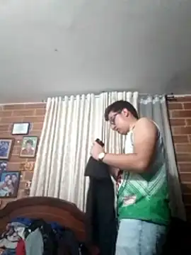 Snapshot of greeneyes999999999999 chatting on 11.27.25 greeneyes999999999999 online show from 11.27.25