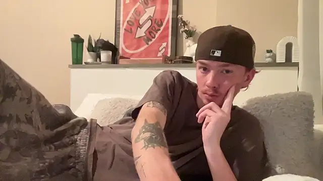 Snapshot of younghungginger chatting on 12.13.24 younghungginger online show from 12.13.24