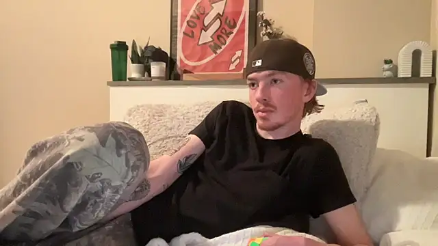 Snapshot of younghungginger chatting on 12.13.24 younghungginger online show from 12.13.24