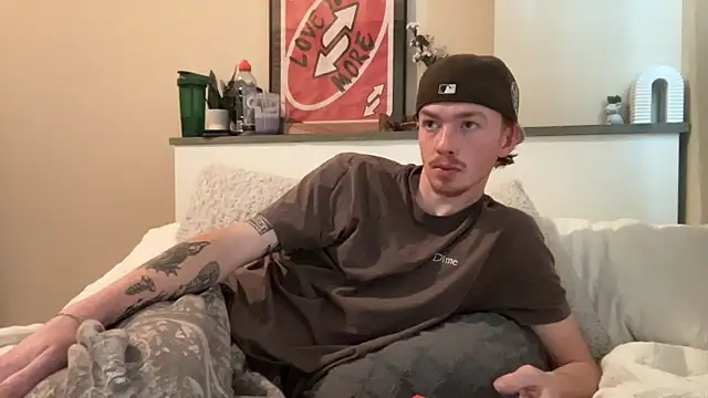 Snapshot of younghungginger chatting on 12.14.24 younghungginger online show from 12.14.24