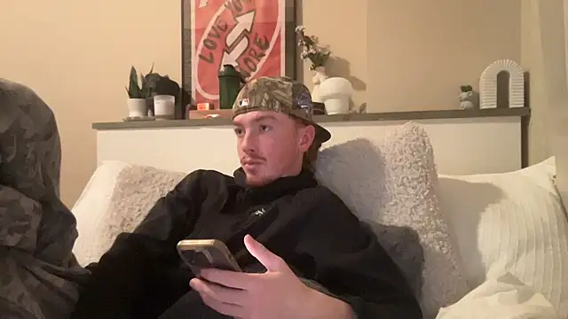 Snapshot of younghungginger chatting on 12.19.24 younghungginger online show from 12.19.24