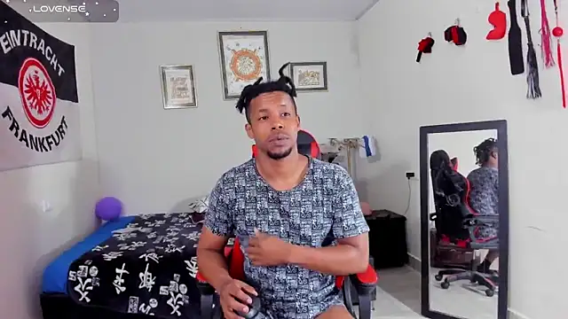 AlejoKhalifa  online show from 10.28.25