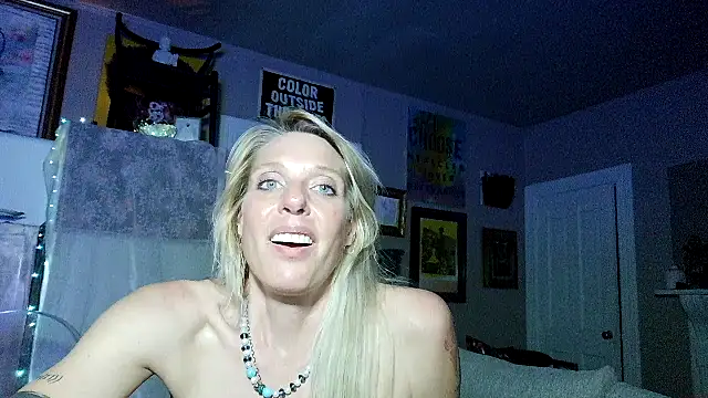 Glamazonx online show from 04.15.26