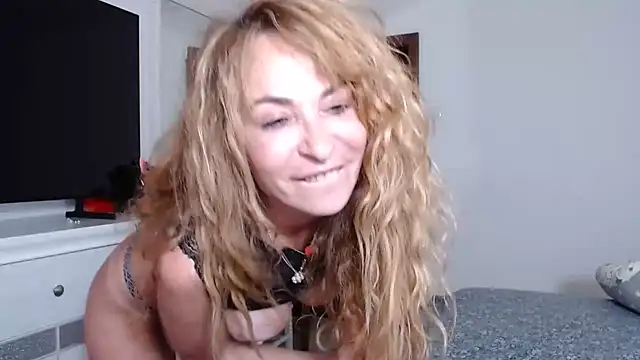 Snapshot of LadyyEvolet chatting on 05.19.26 LadyyEvolet online show from 05.19.26