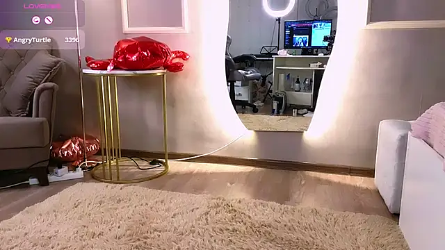 Britney Lynch online show from 02.11.25