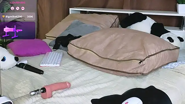 Britney Lynch online show from 02.27.25