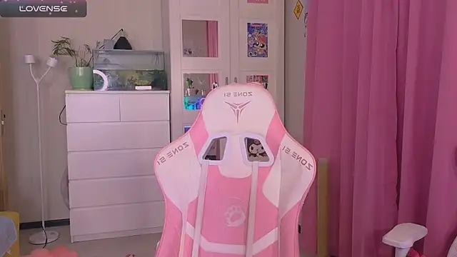 Britney Lynch online show from 11.25.25