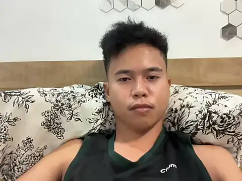 Snapshot of Asiantwink21 chatting on 09.22.25 Asiantwink21 online show from 09.22.25