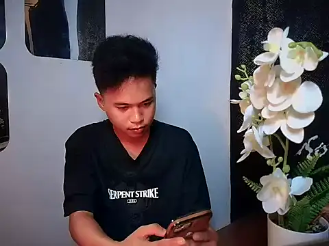 Snapshot of Asiantwink21 chatting on 09.30.25 Asiantwink21 online show from 09.30.25