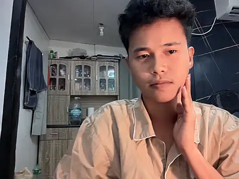 Snapshot of Asiantwink21 chatting on 10.30.25 Asiantwink21 online show from 10.30.25