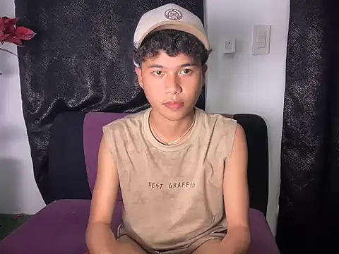 Snapshot of Asiantwink21 chatting on 01.14.26 Asiantwink21 online show from 01.14.26