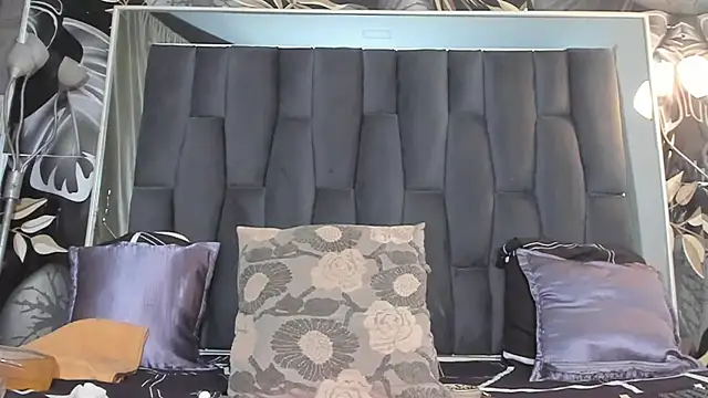 Snapshot of hot_milkbitch chatting on 02.07.25 hot milkbitch online show from 02.07.25