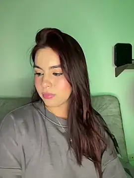 Snapshot of Zarah_Blare chatting on 12.12.24 Zarah Blare online show from 12.12.24