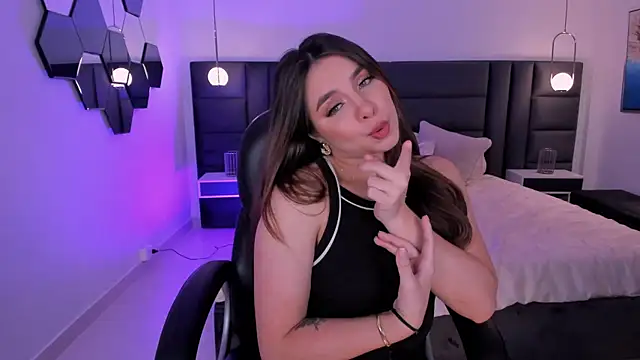 Snapshot of EloisaOlivero chatting on 03.01.25 EloisaOlivero online show from 03.01.25