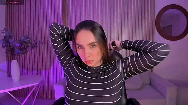 Snapshot of EloisaOlivero chatting on 09.21.25 EloisaOlivero online show from 09.21.25