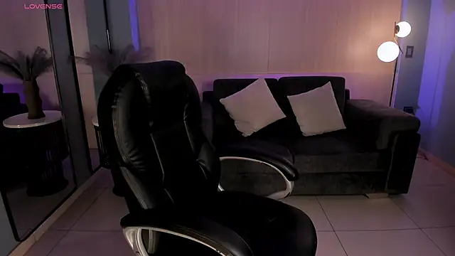 Snapshot of EloisaOlivero chatting on 10.06.25 EloisaOlivero online show from 10.06.25