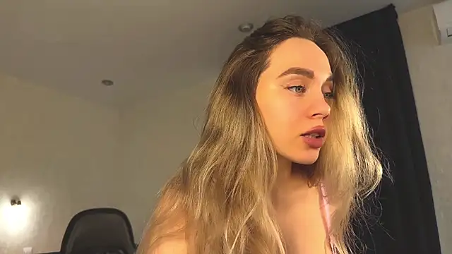 Snapshot of hotexclusive_ chatting on 02.28.25 hotexclusive  online show from 02.28.25