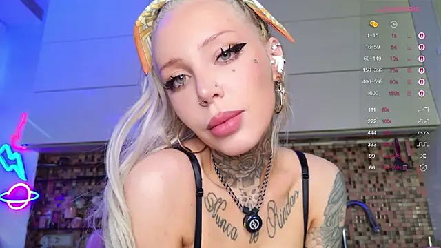 Snapshot of 2badforyou chatting on 11.26.25 2badforyou online show from 11.26.25