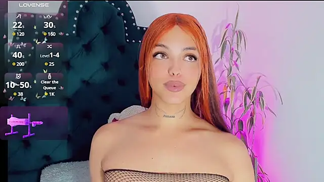 Emmaa Saenz  online show from 02.13.25