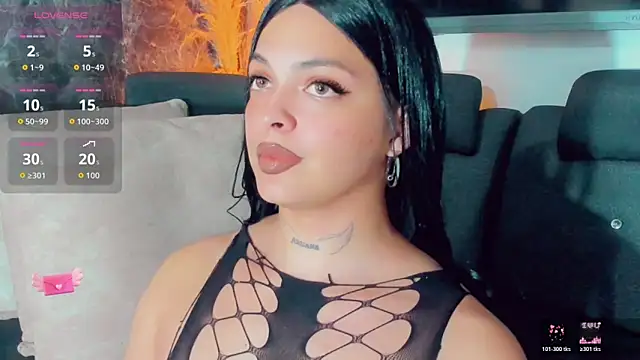 Snapshot of Emmaa_Saenz_ chatting on 05.29.26 Emmaa Saenz online show from 05.29.26
