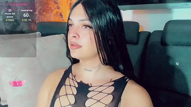 Snapshot of Emmaa_Saenz_ chatting on 05.30.26 Emmaa Saenz online show from 05.30.26
