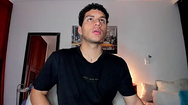 Snapshot of Curlblue chatting on 01.10.25 Curlblue online show from 01.10.25