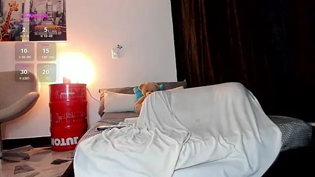 Snapshot of Curlblue chatting on 03.07.25 Curlblue online show from 03.07.25