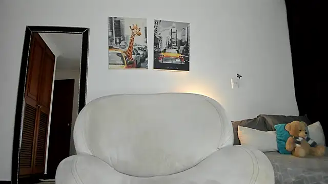 Snapshot of Curlblue chatting on 03.13.25 Curlblue online show from 03.13.25