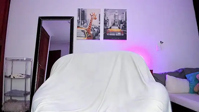 Snapshot of Curlblue chatting on 03.18.25 Curlblue online show from 03.18.25